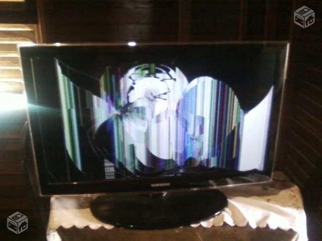 Quais os preços de conserto de tv led tela quebrada na Penha